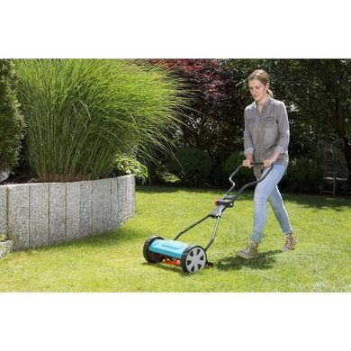 Механическая барабанная газонокосилка Gardena Classic 330